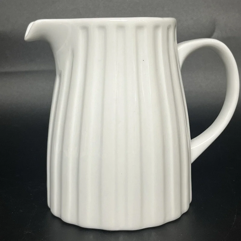 Crate & Barrel White Ribbed Design 3.75